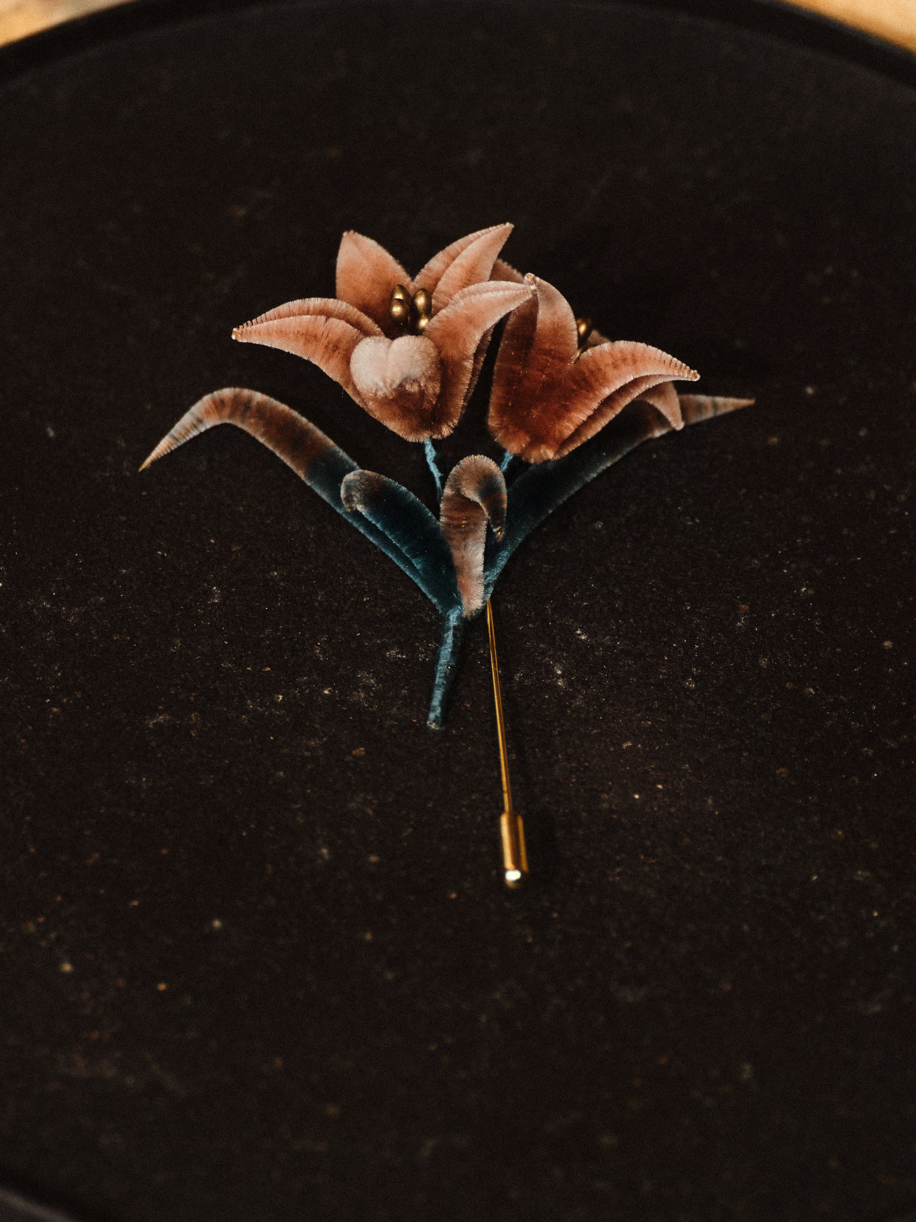 Ronghua Flower Brooch, Lily